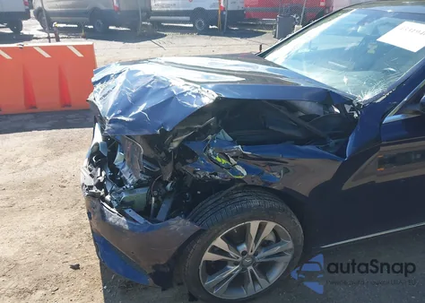 2015 Mercedes-Benz C 300 4Matic z USA, uszkodzony, nr VIN 55SWF4KB9FU066232